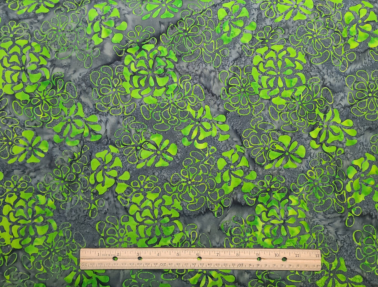 BATIK - Gray Tonal Fabric / Bright Green Tonal Flower Tjap