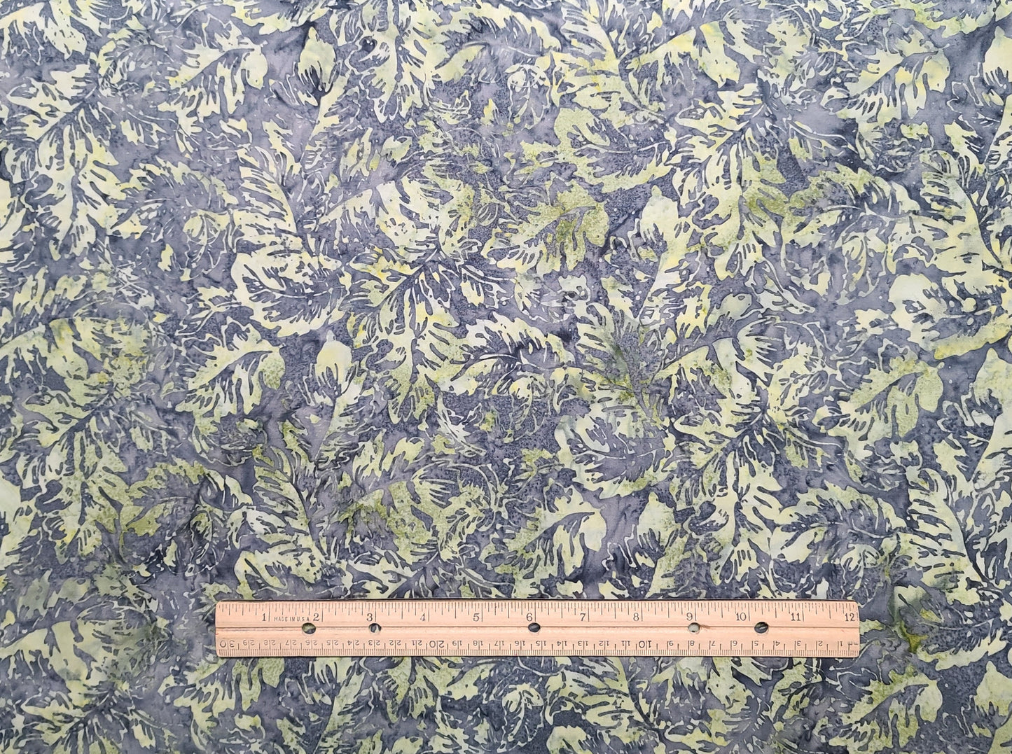 BATIK - Gray Tonal Fabric / Pale Green Tonal Leaf Tjap