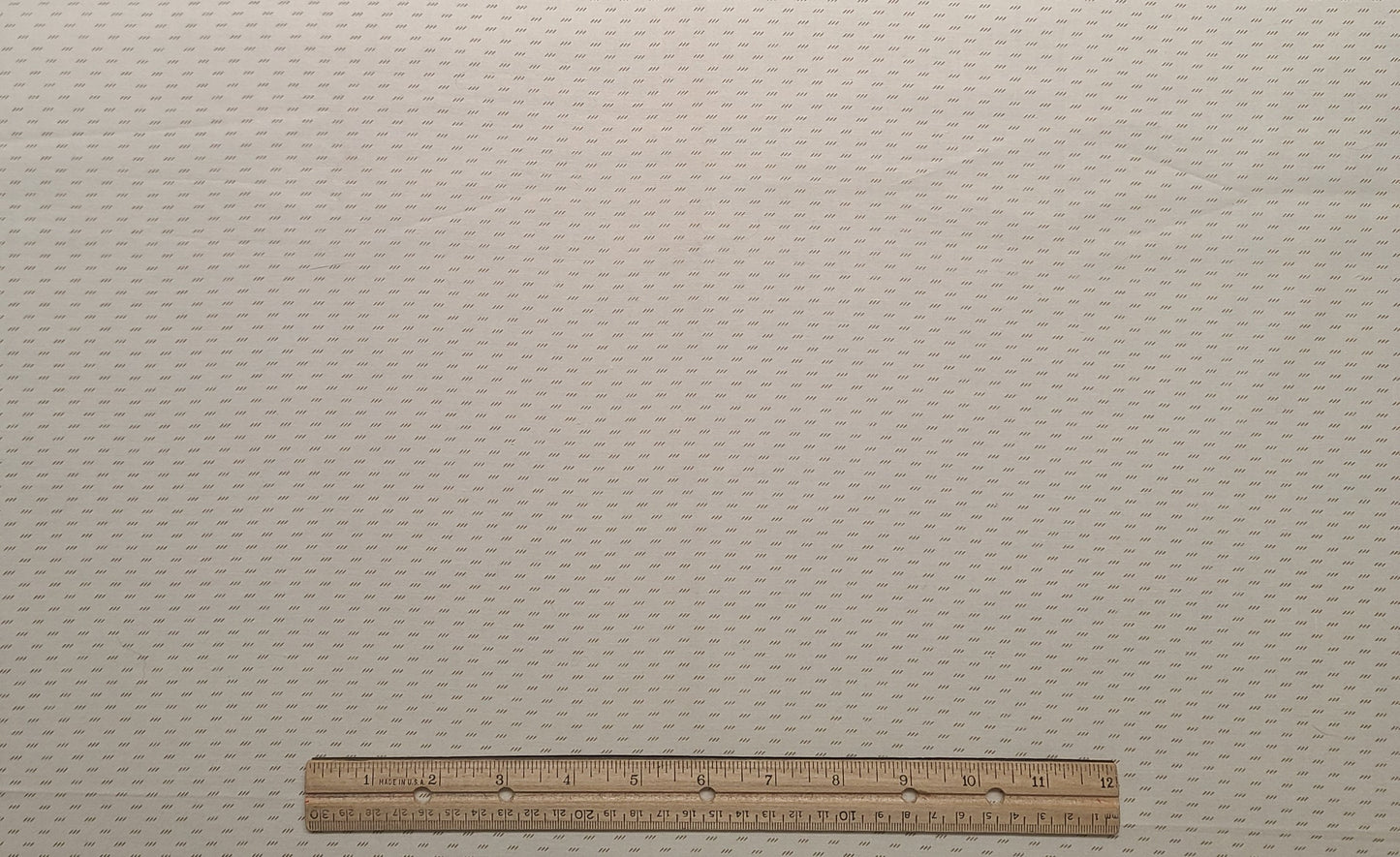 1988 Pattern Rights Inc - Cream Fabric / Gold "Stitch" Pattern