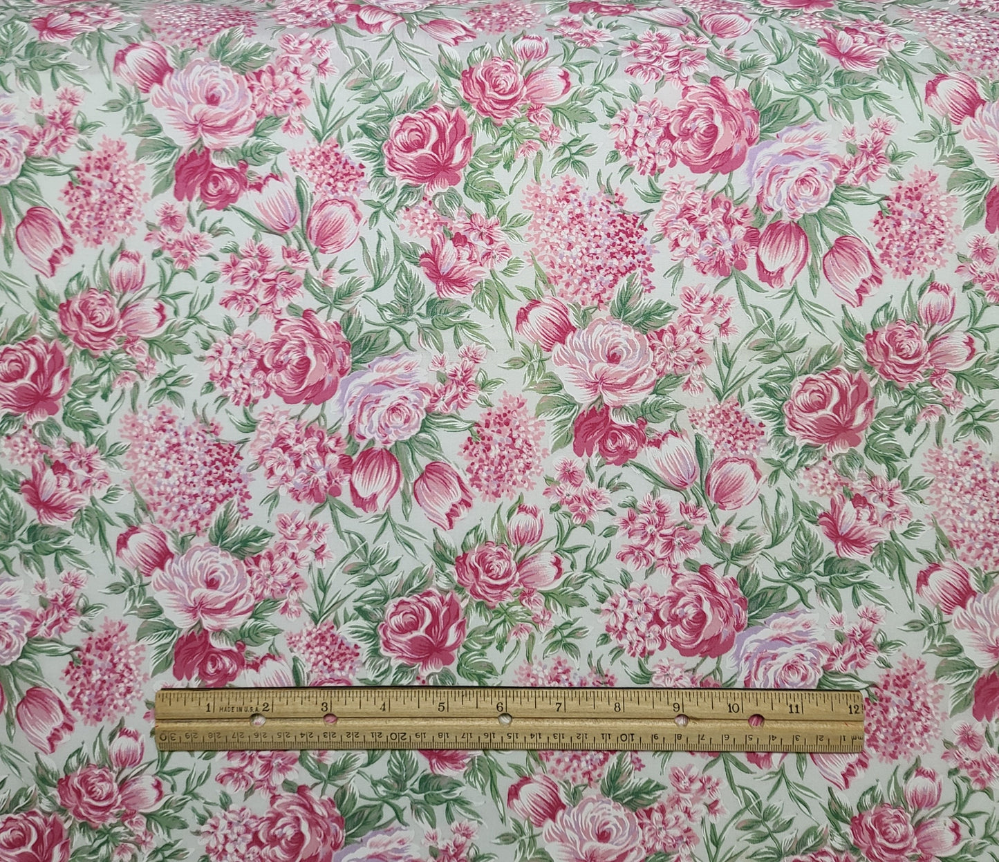 Robert Kaufman Co Inc - Pale Gray Fabric / Pink, White, Green Flower Print