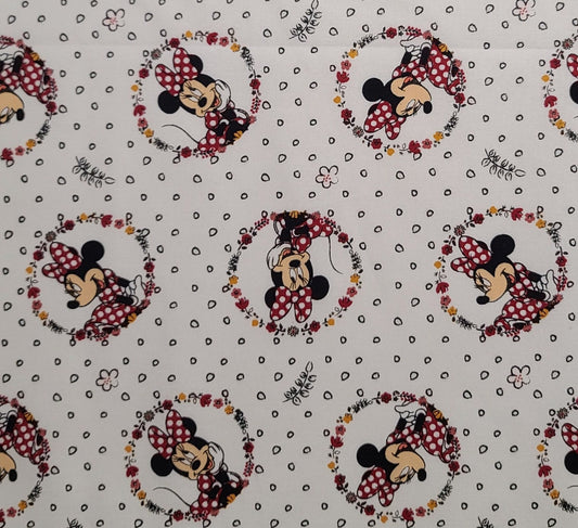 CP68019 Minnie Badge Disney Springs Creative Prod Group 2018 - White Fabric / Black Circle Background / Red, Black, Gold Minnie Mouse Badges