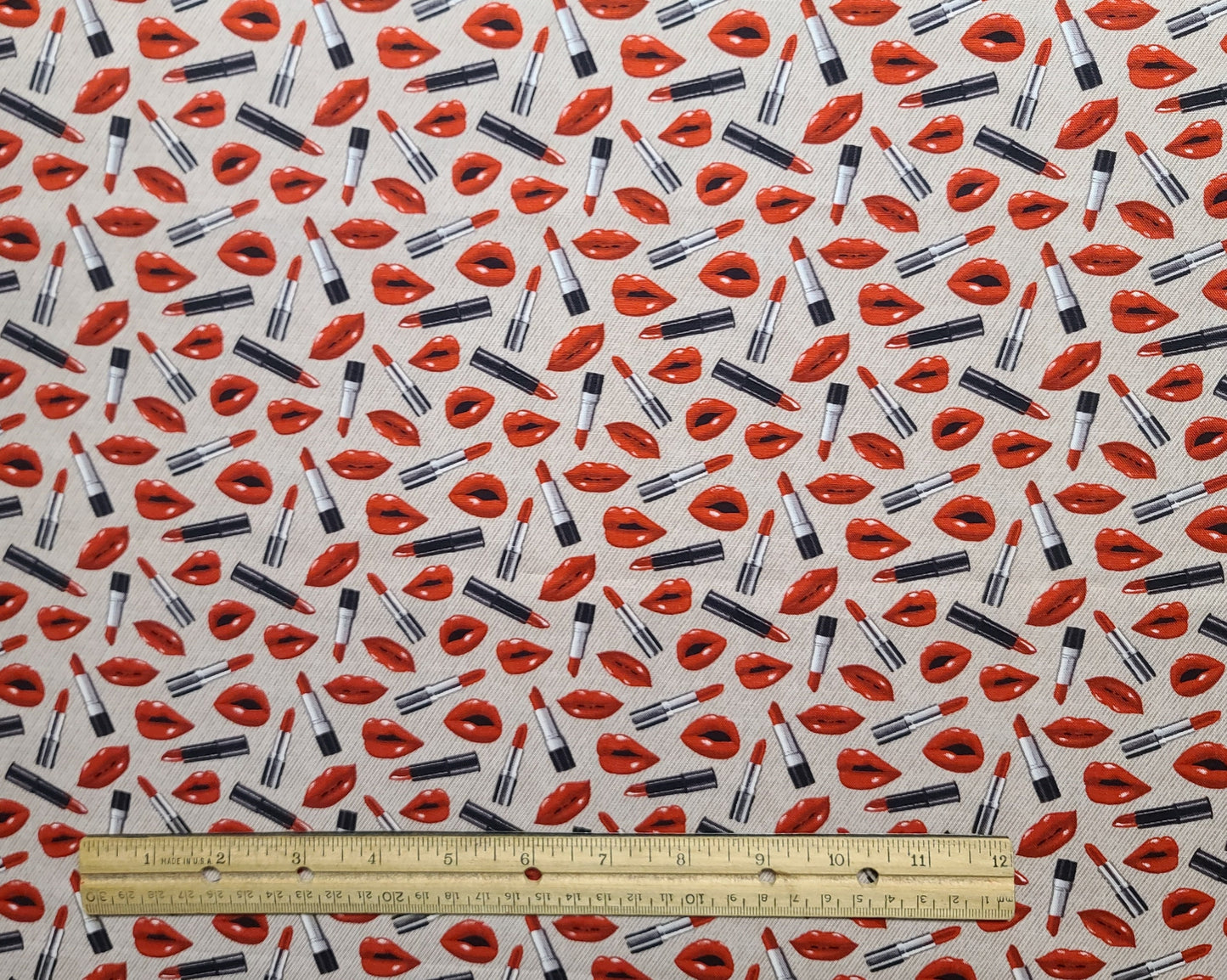 EOB - Paris by Oasis Fabrics Design#60-217 - Tan Patterned Fabric / Red, Black, Gray Lips and Lipstick Print