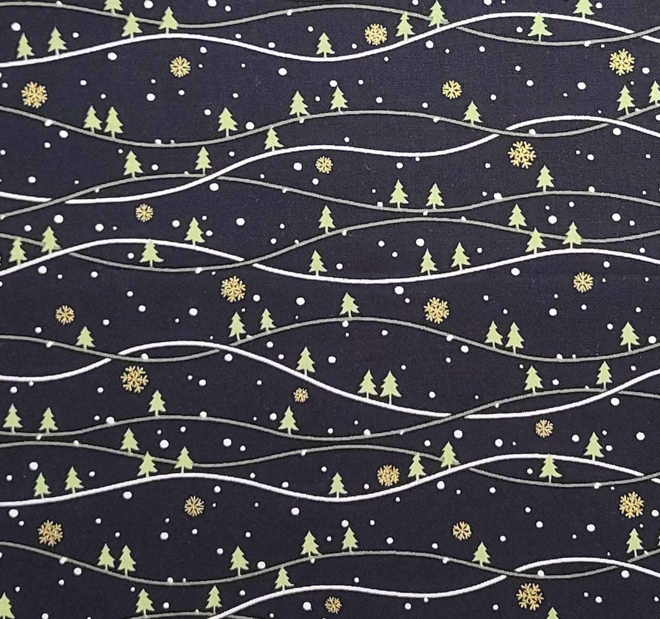 Andover Fabrics 2018 Patt 9103 - Black Fabric / Horizontal (Selv-Selv) Wavy Green, White Stripe/White Speckle / Bright Green Christmas Tree