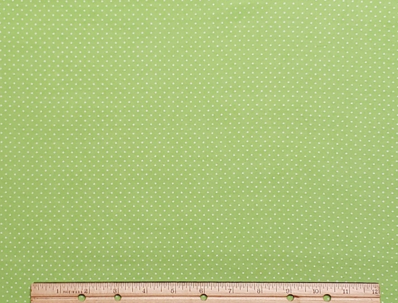 CP28826 Quilters Showcase - Lime Fabric / White Polka Dot Print