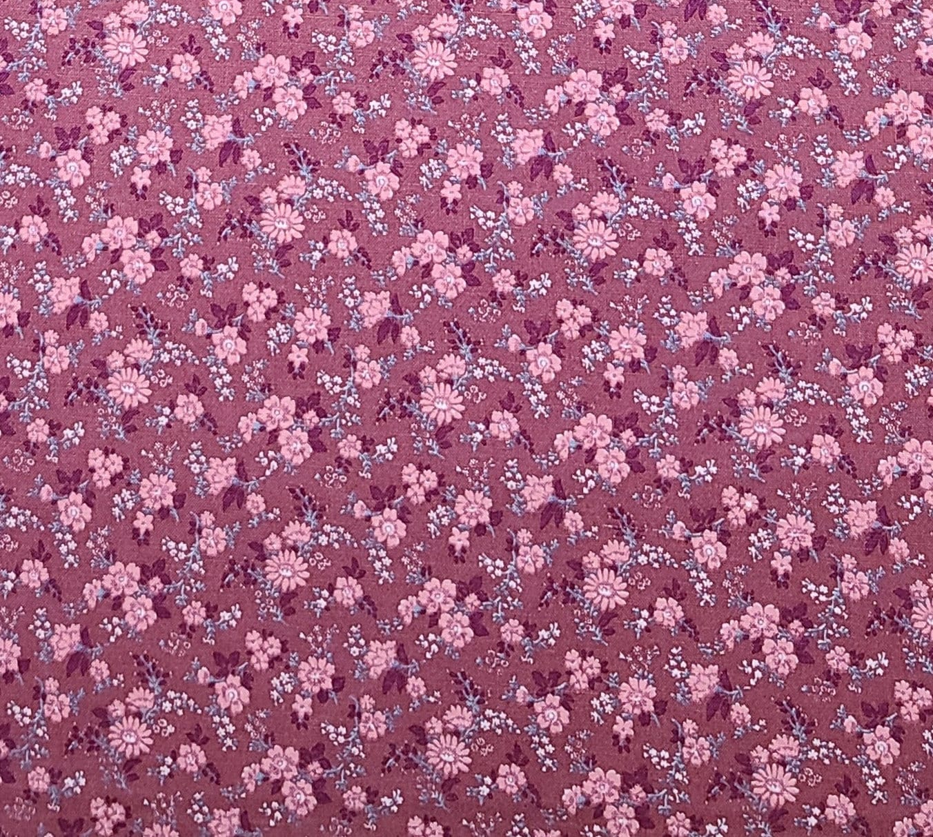 Peter Pan Fabrics Inc - Rose Fabric / Burgundy, Pink and White Flower Print