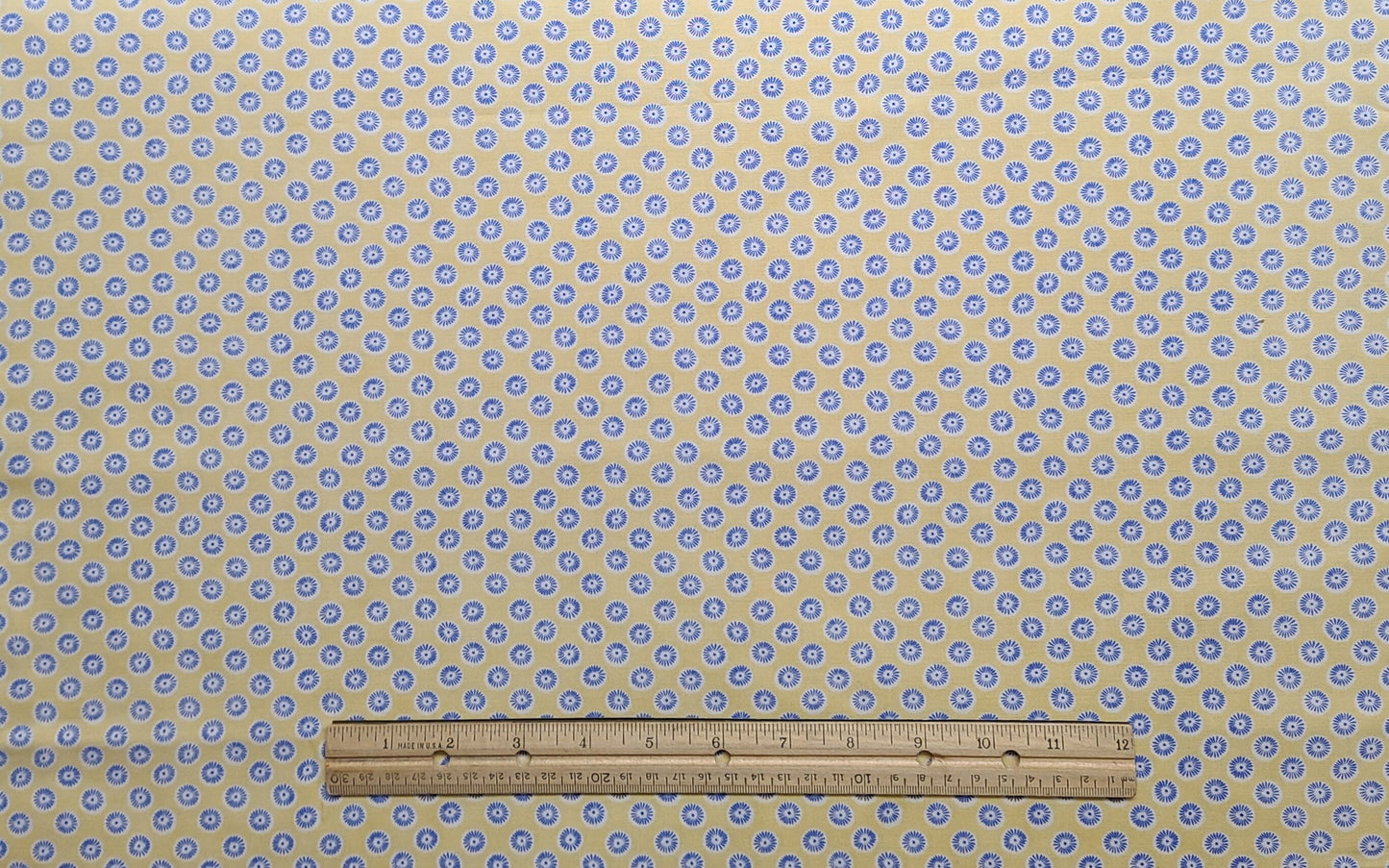 Lakehouse LH04003 "Little Beads" - Yellow Fabric / Blue and White Design